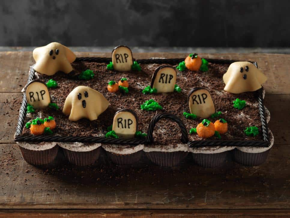 Pull-Apart Graveyard Cupcakes - Halloween Recipes 2022