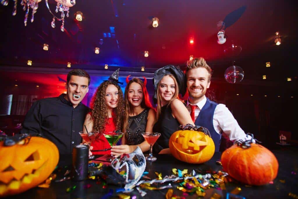 11 Steps For Planning A Halloween Party (Get Creative Ideas)